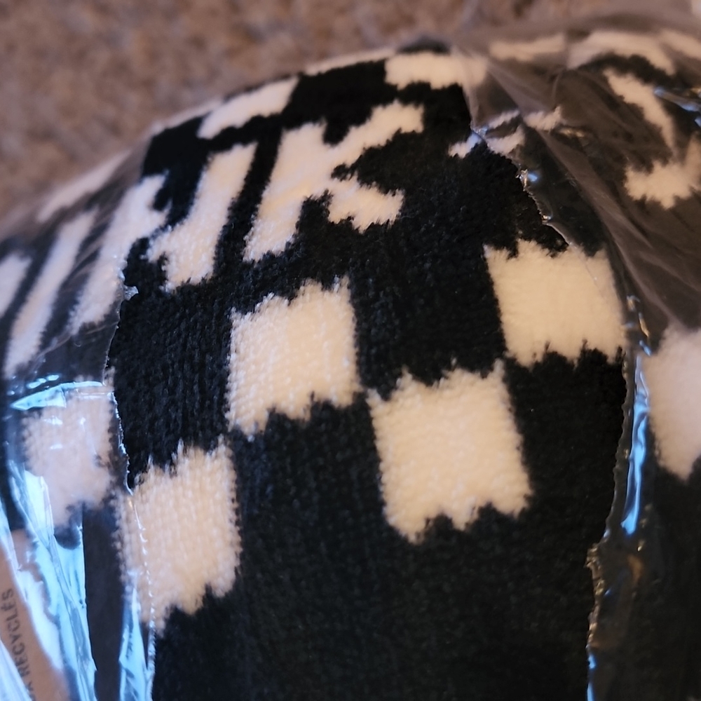 Victoria Secret PINK sherpa throw blanket fleece brand new black white peace dog - Picture 4 of 9